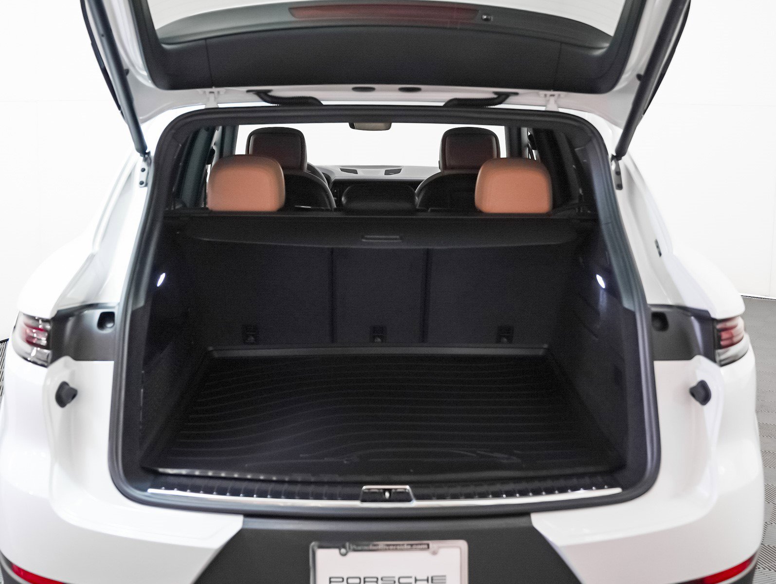 2025 Porsche Cayenne photo 26