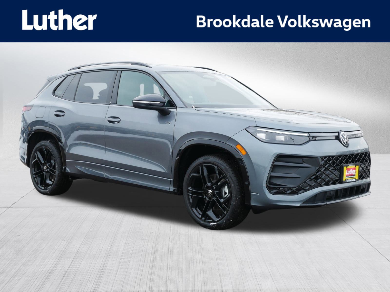 2026 Volkswagen Tiguan SE R-LINE BLACK's photo