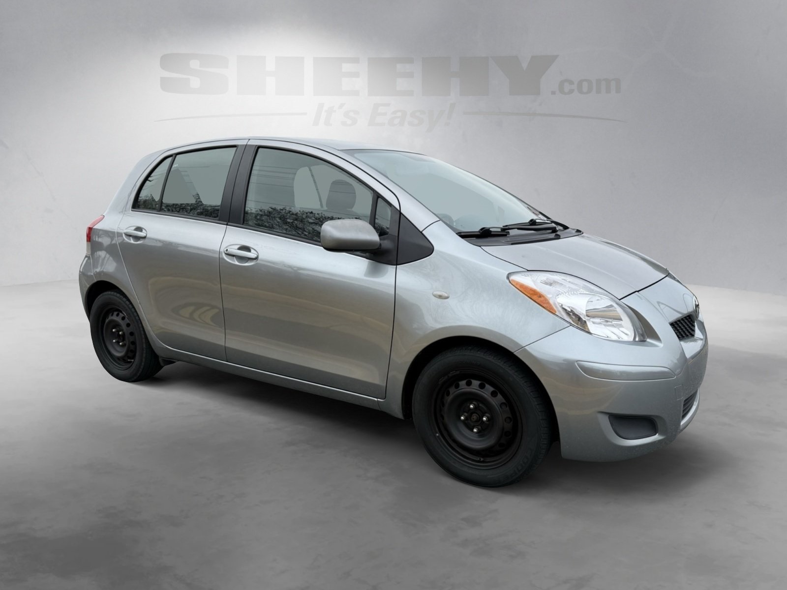 2009 Toyota Yaris Base photo 2