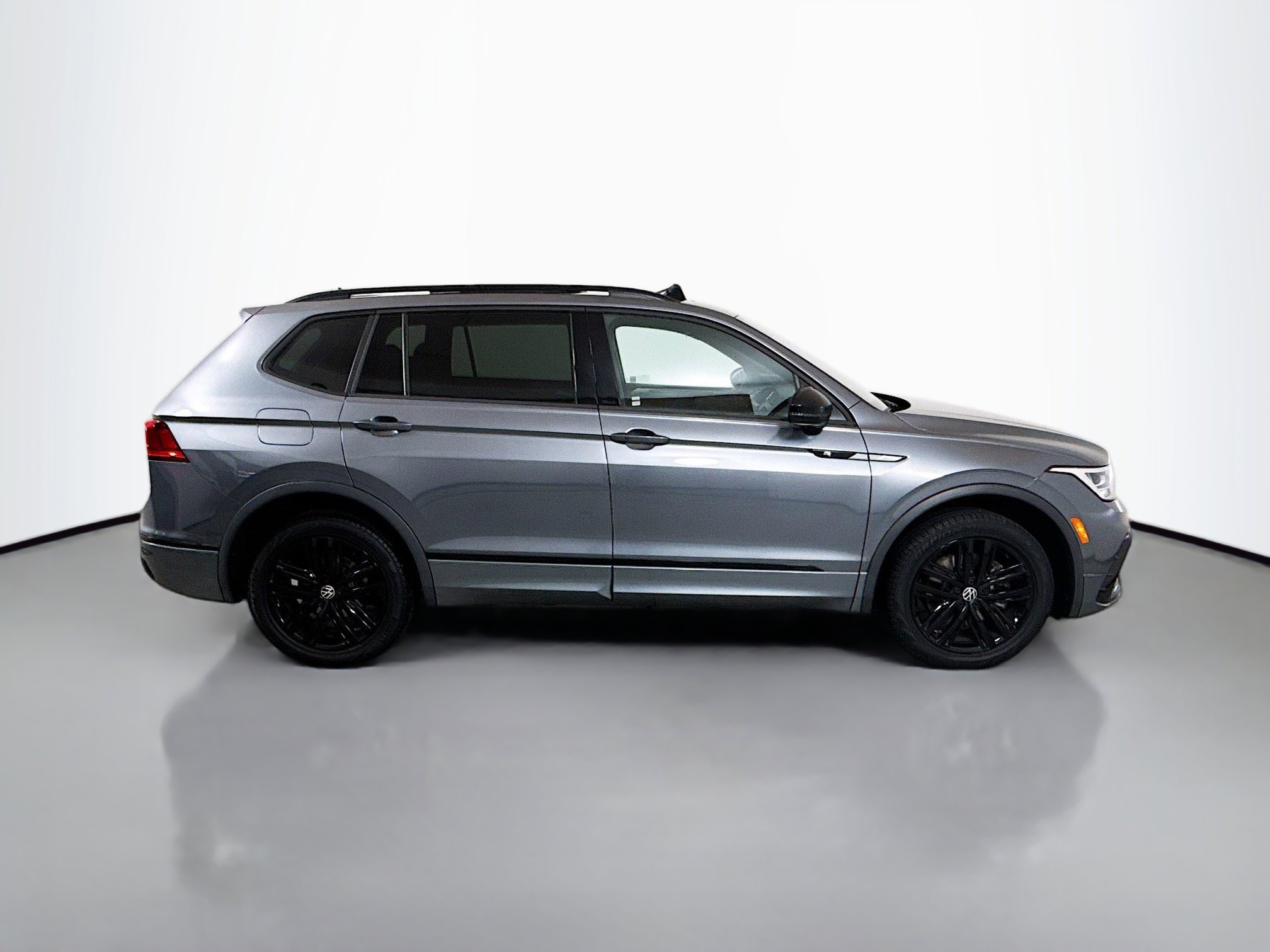2022 Volkswagen Tiguan SE R-Line Black photo 7