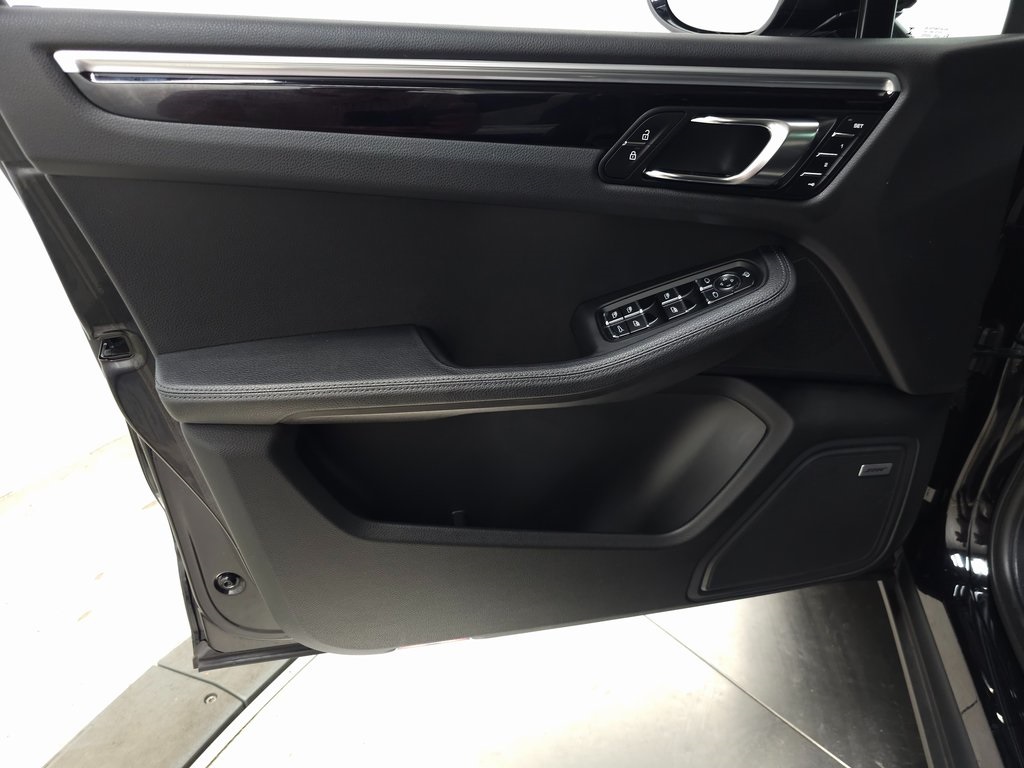 2022 PORSCHE MACAN - Image 15