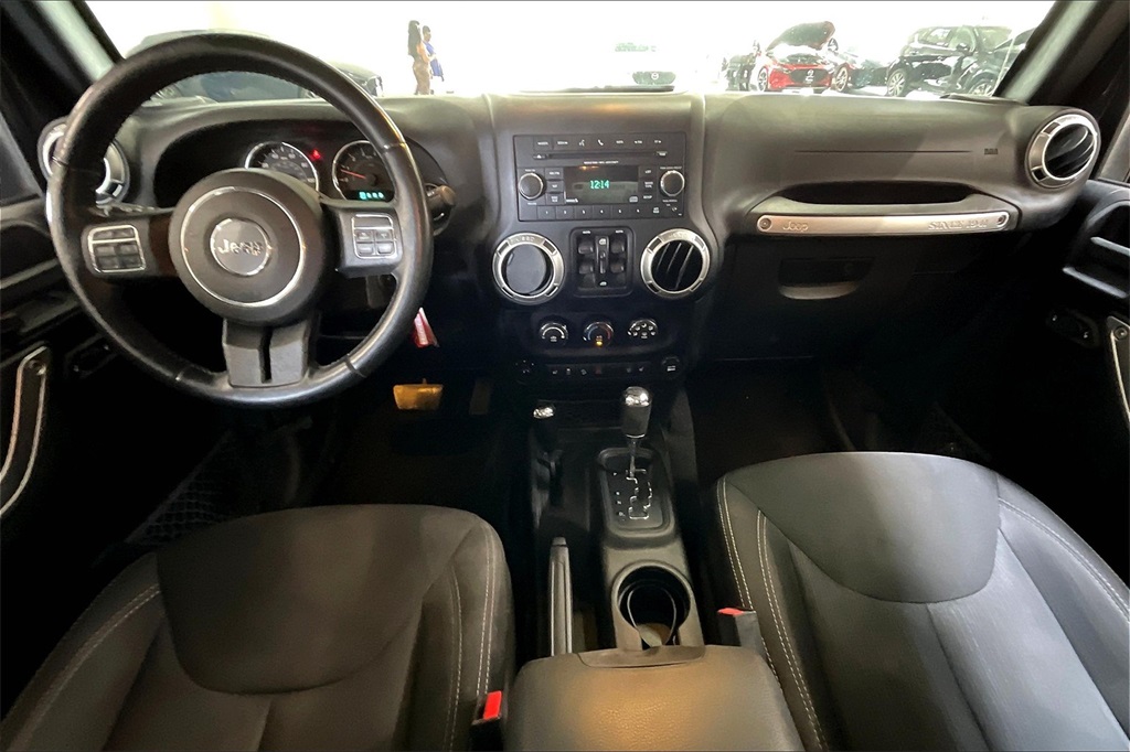 2016 Jeep Wrangler Unlimited Sahara photo 14