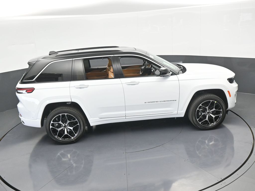 2025 Jeep Grand Cherokee Summit photo 2