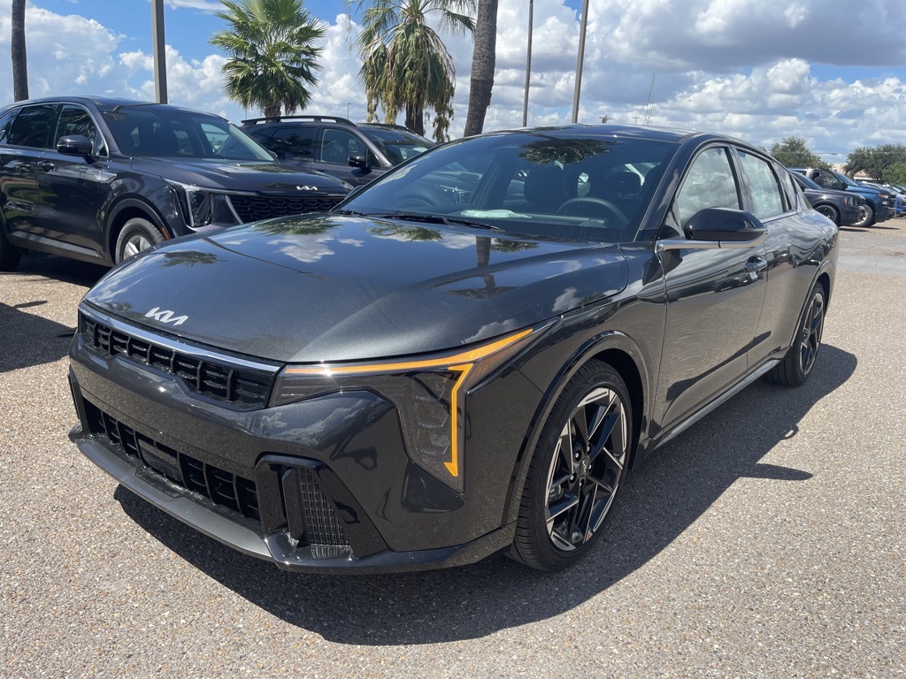2025 Kia K4 GT-Line photo 2