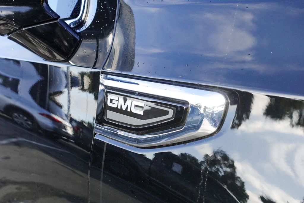 2022 Gmc Yukon SLE photo 6