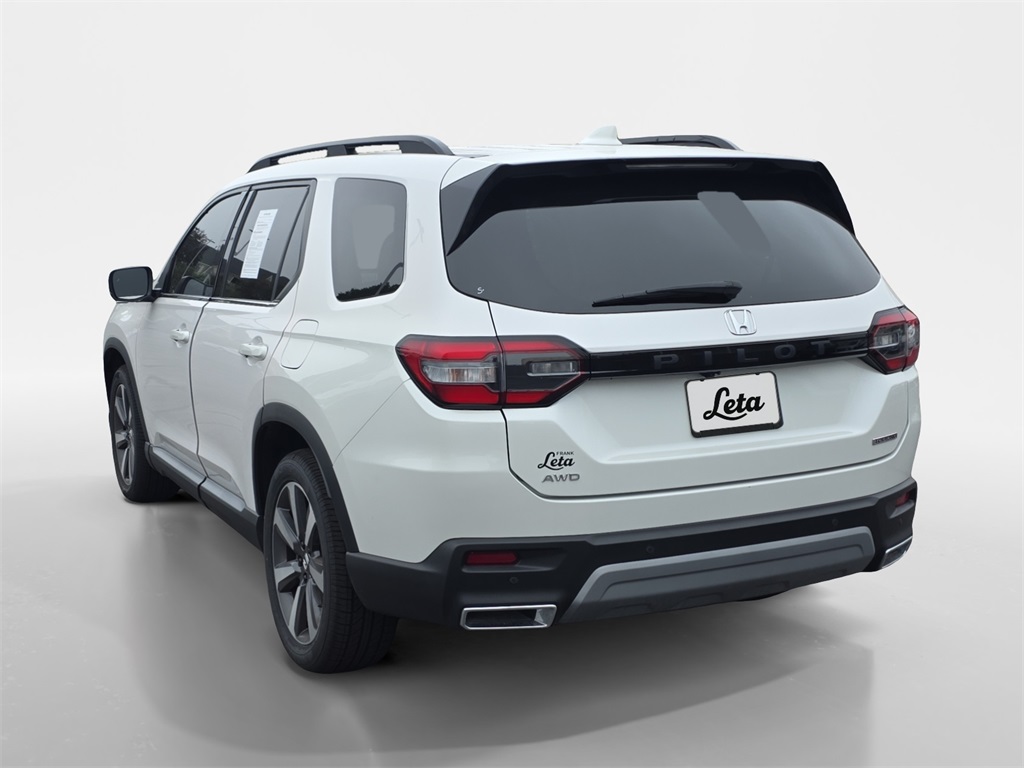 2023 Honda Pilot Touring photo 3