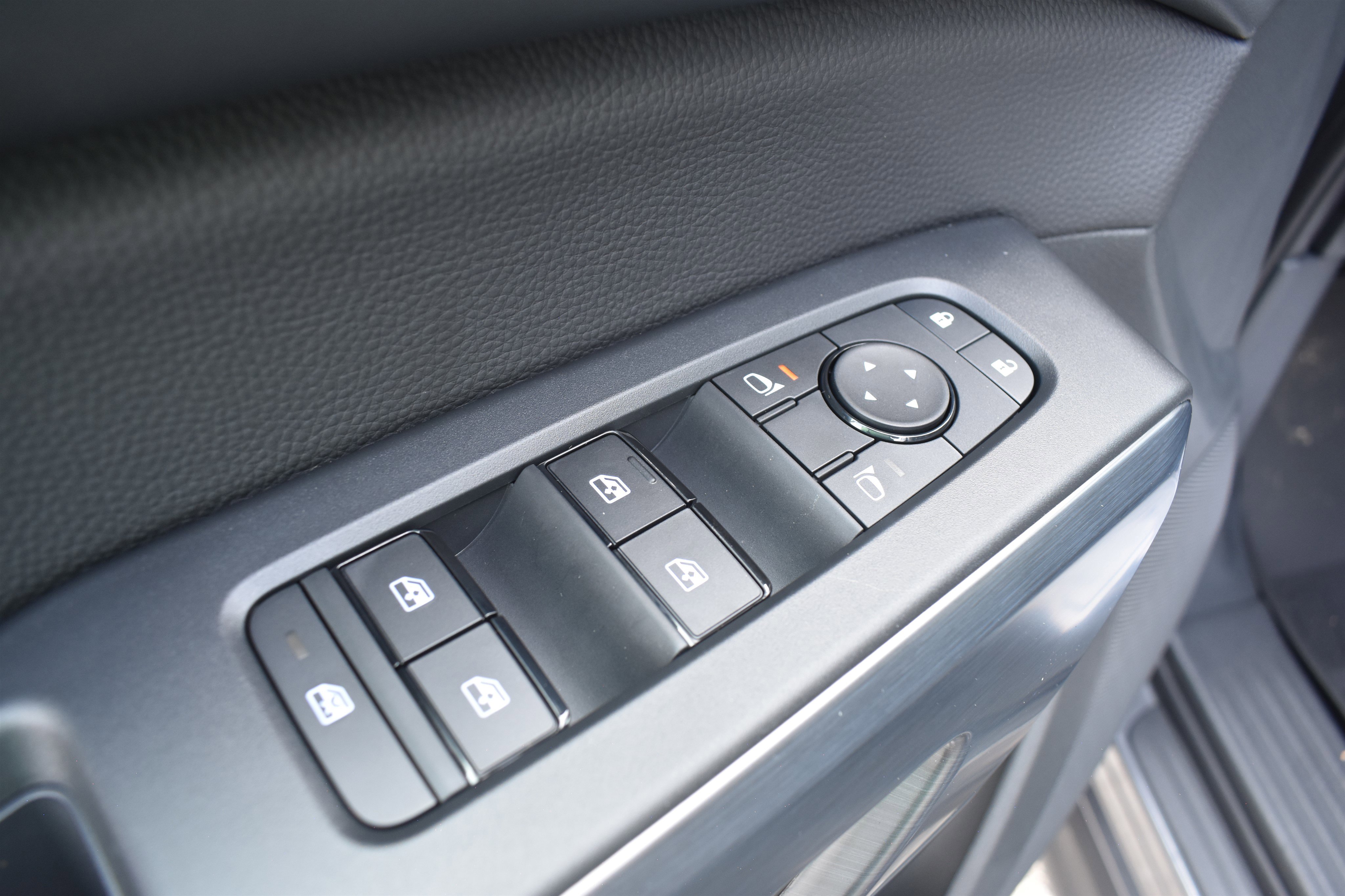 2025 Nissan Pathfinder Rock Creek photo 2