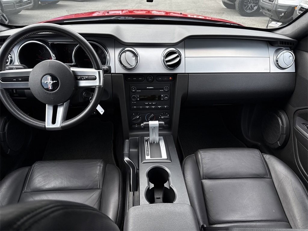 2005 Ford Mustang V6 Premium photo 9