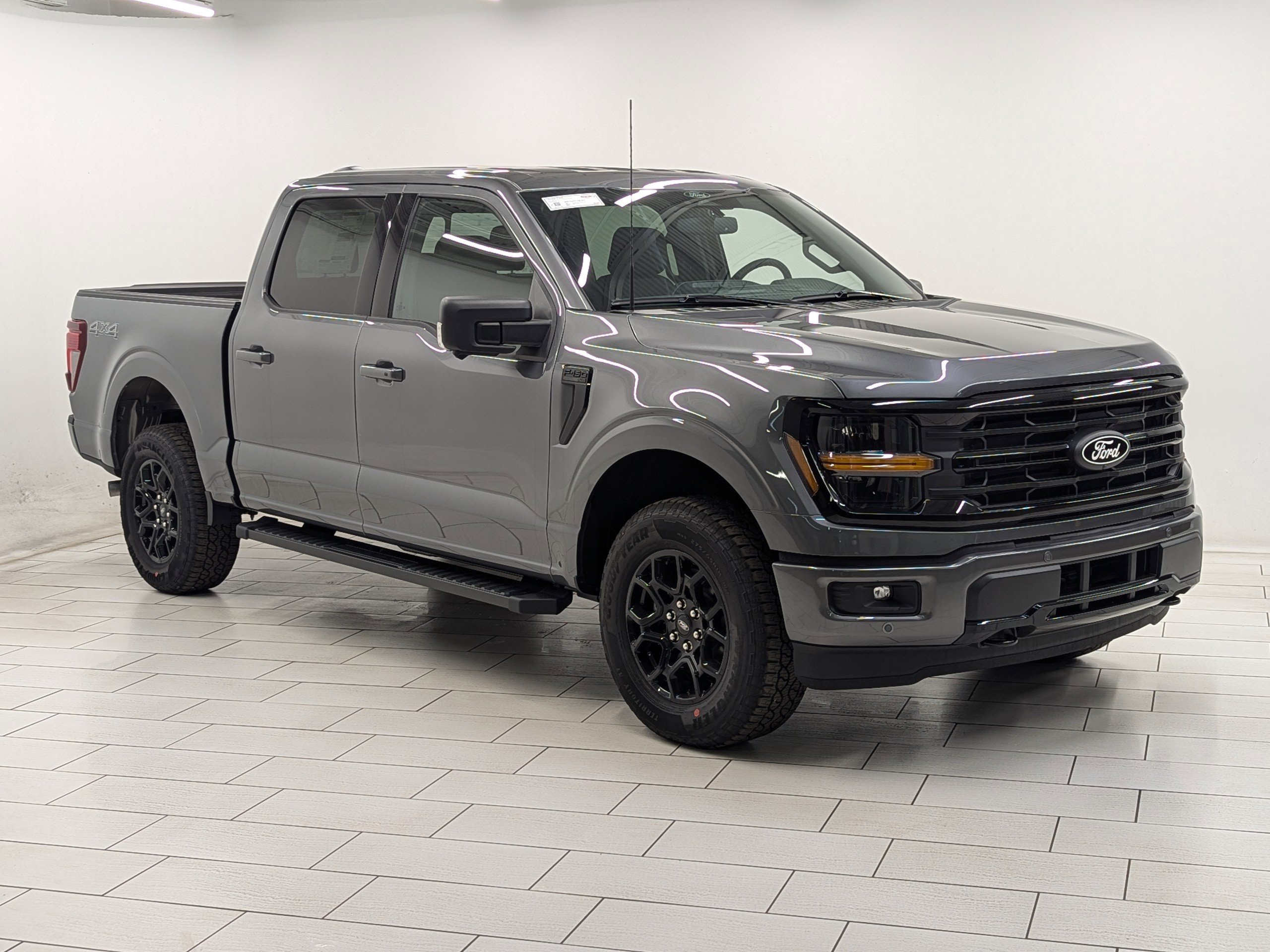 2025 Ford F-150 XLT photo 2