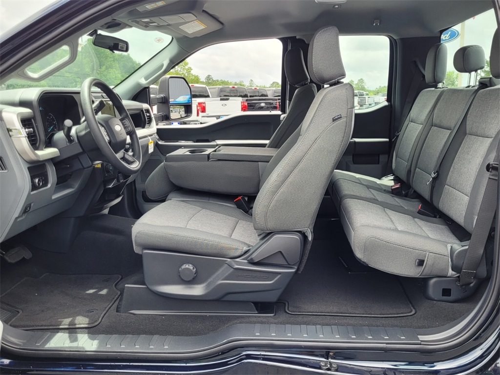 2025 Ford F-350 XL photo 6