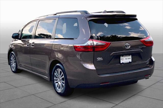 2020 Toyota Sienna XLE photo 10