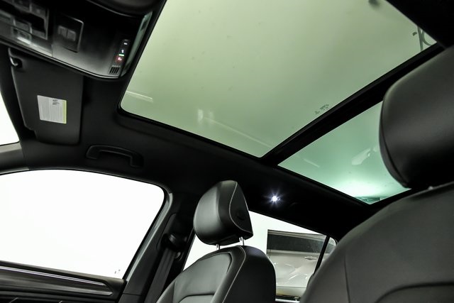 2022 Volkswagen Tiguan SEL Premium R-Line photo 10