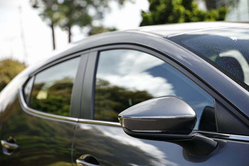 2025 Mazda Mazda3 2.5 s Preferred Hatchback photo 3