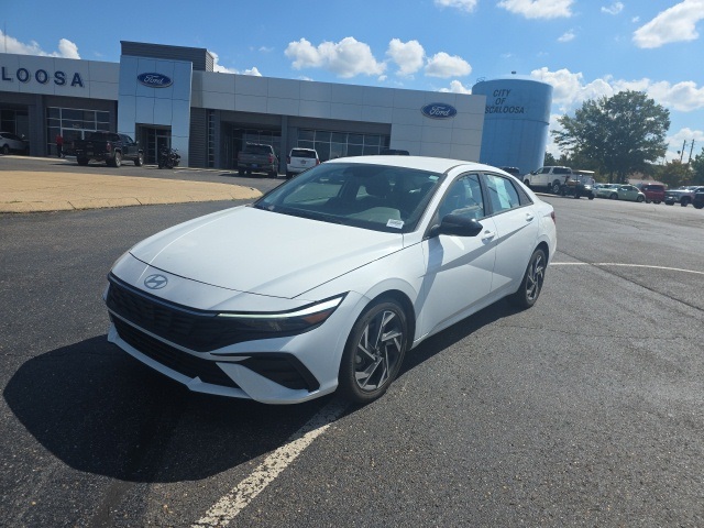 2025 Hyundai Elantra SEL Sport photo 6