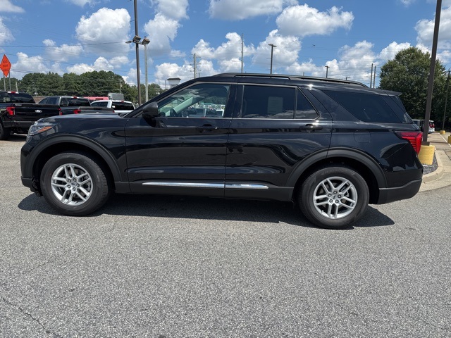 2025 Ford Explorer photo 3