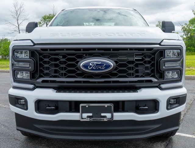 2025 Ford F-350 XL photo 3