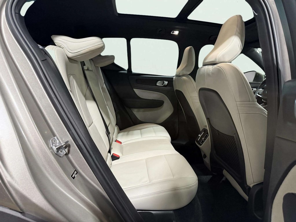 2020 Volvo XC40 T5 Inscription AWD photo 21