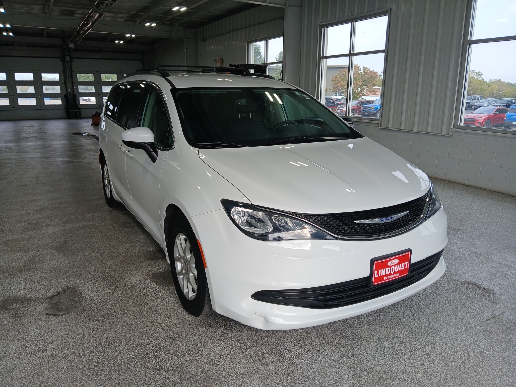 2020 Chrysler Voyager LXi photo 2