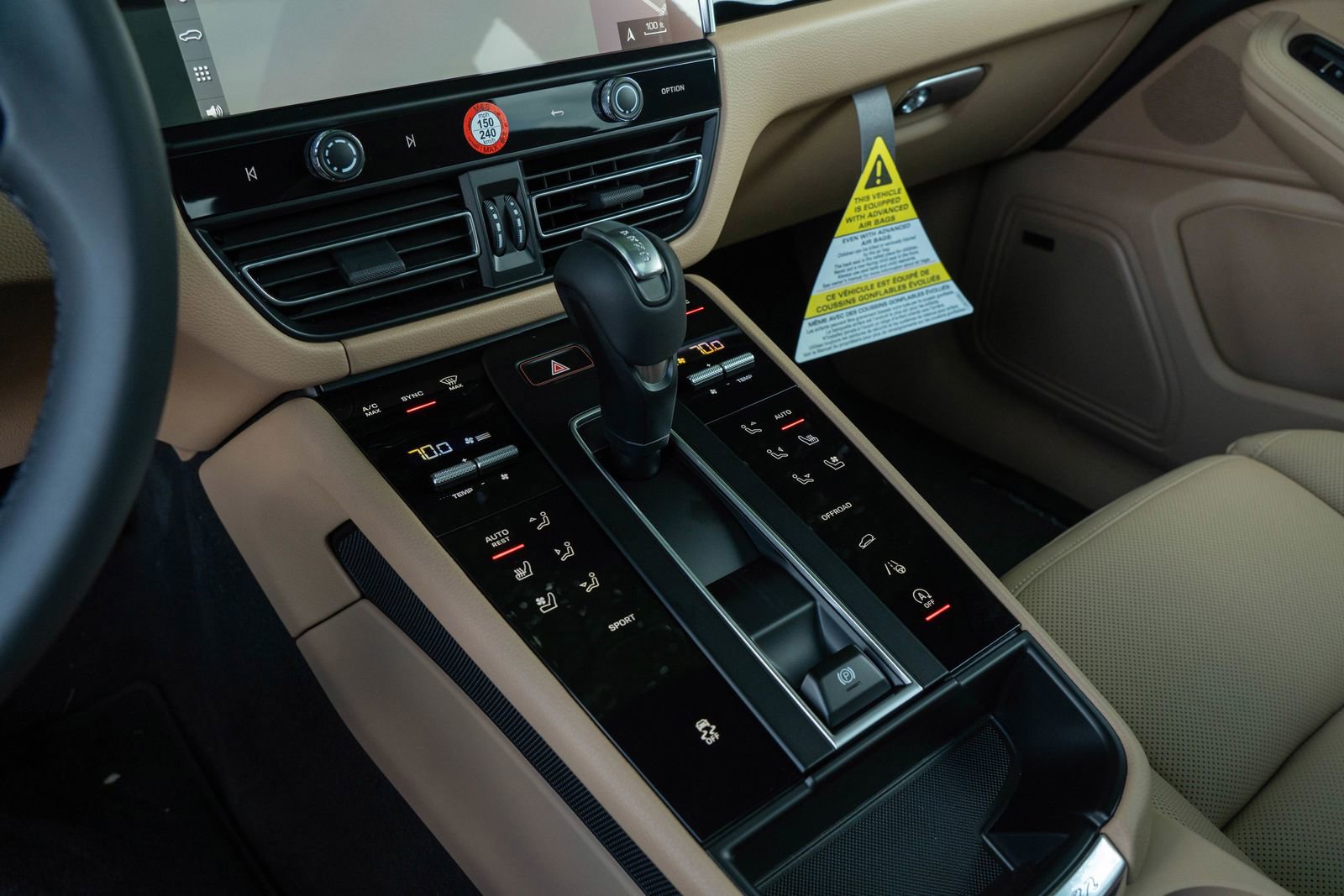 2025 Porsche Macan Base photo 28