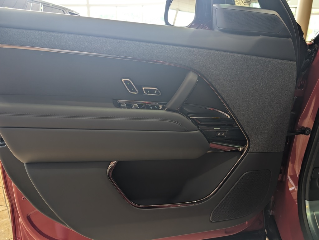 2025 Land Rover Range Rover Sport SE photo 8