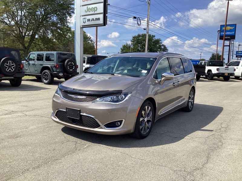 2018 Chrysler Pacifica Limited photo 3