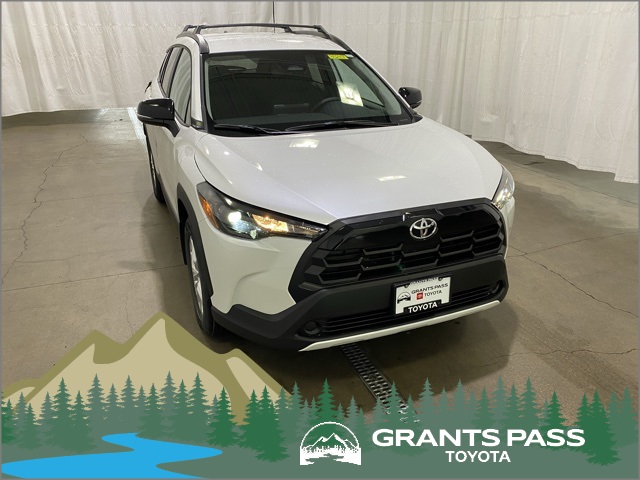 2026 Toyota Corolla Cross LE's photo