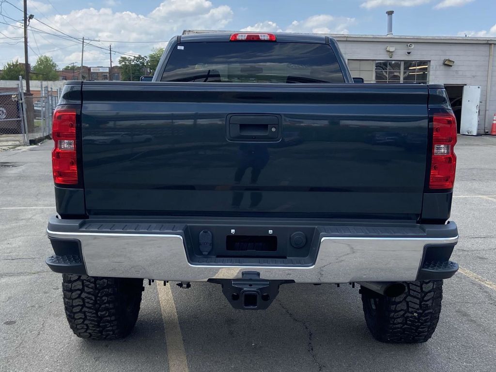 2018 Chevrolet Silverado 3500HD LTZ photo 4