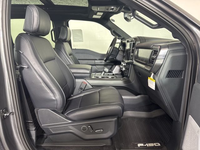 2025 Ford F-150 Lariat photo 4