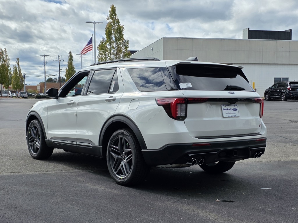 2025 Ford Explorer ST photo 4
