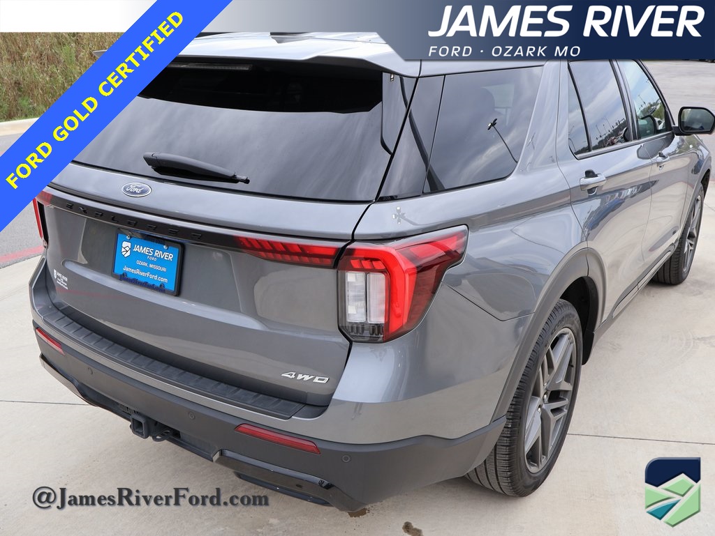 2025 Ford Explorer ST-Line photo 3
