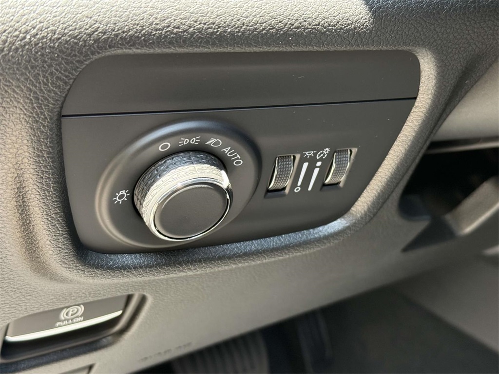 2025 Jeep Grand Cherokee Laredo X photo 26