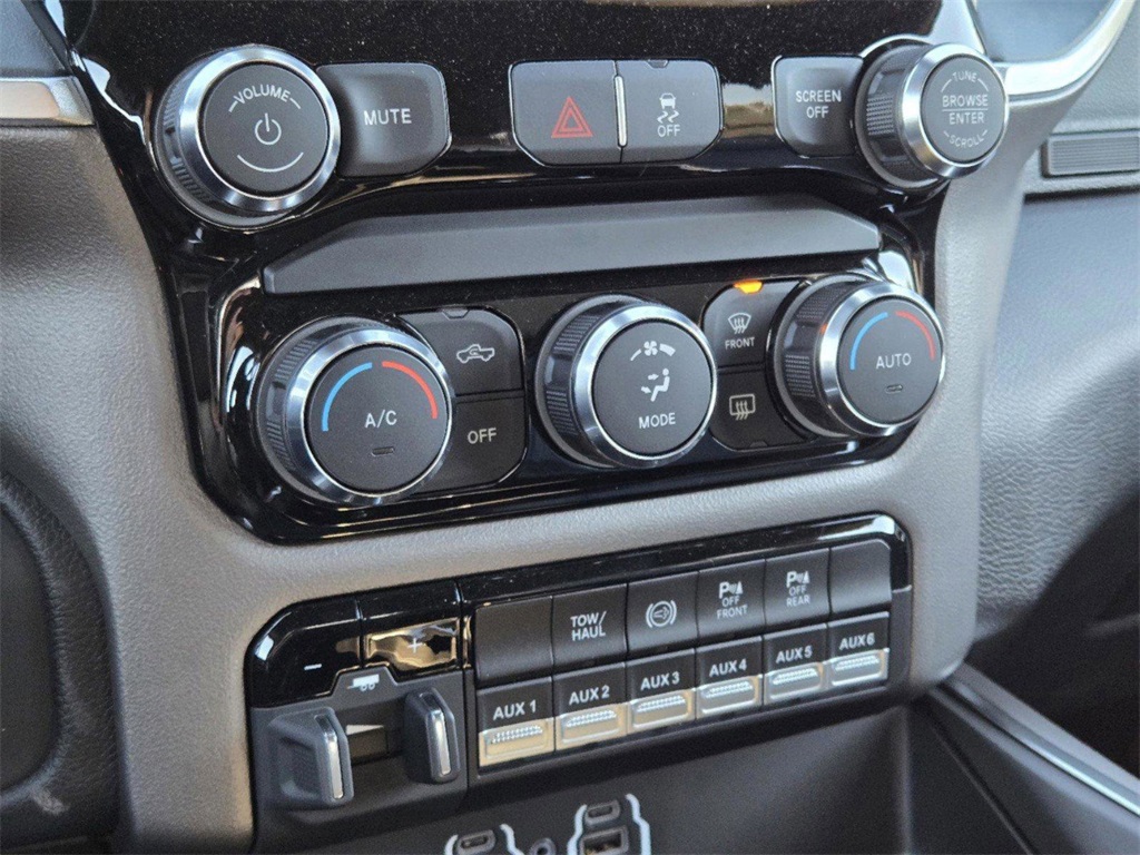 2024 Ram 2500 Big Horn photo 25