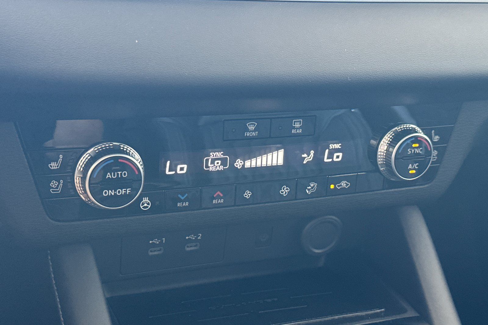 2025 Mitsubishi Outlander SEL photo 18