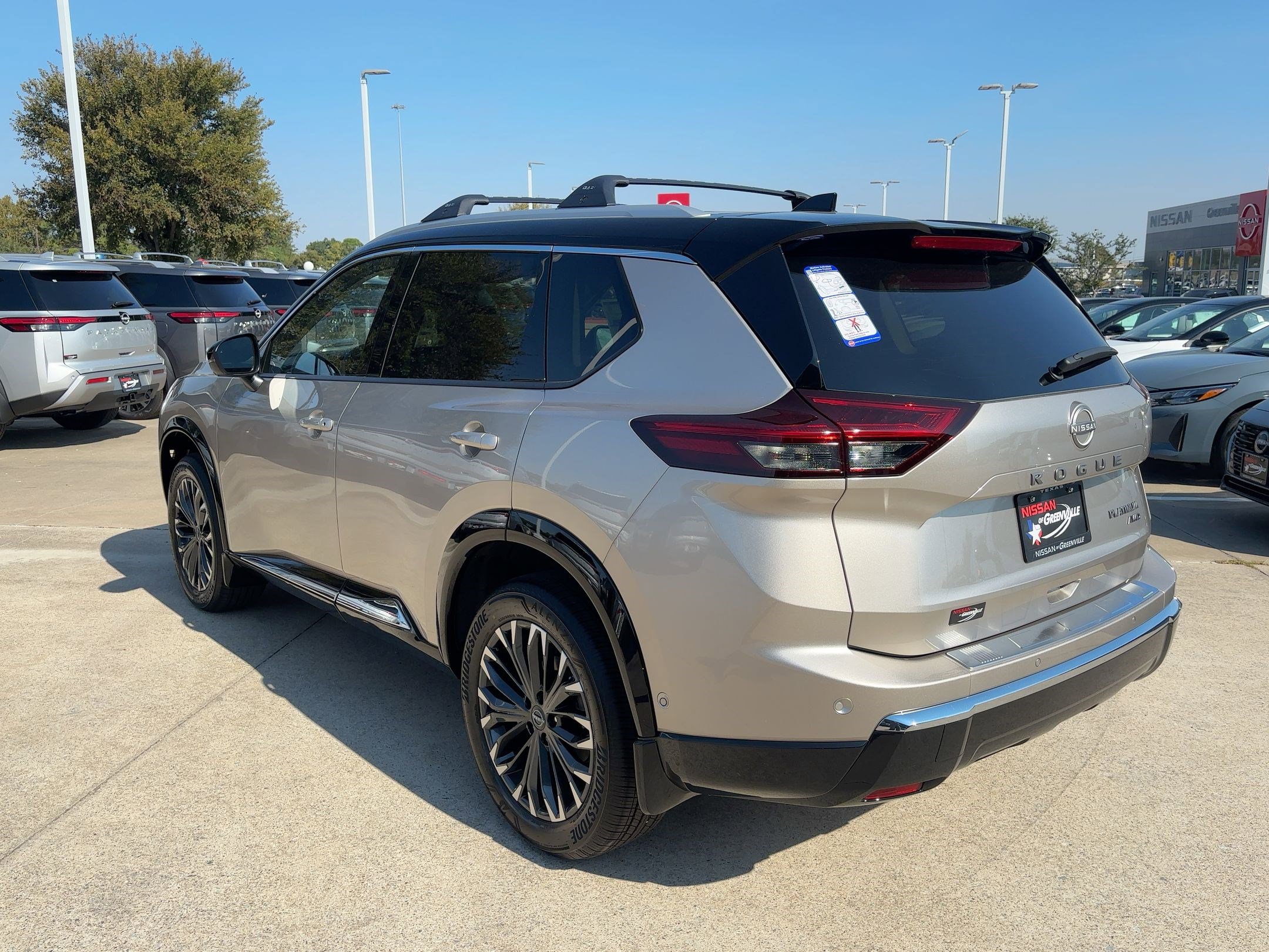 2026 Nissan Rogue Platinum photo 3