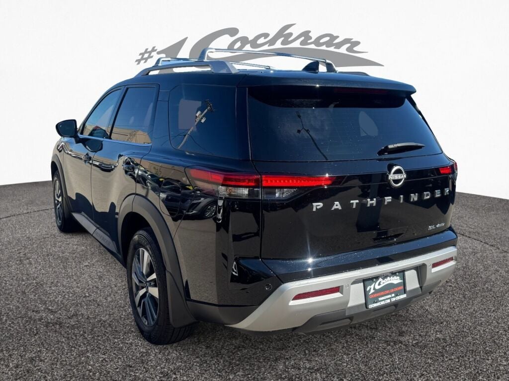 2024 Nissan Pathfinder SL photo 4
