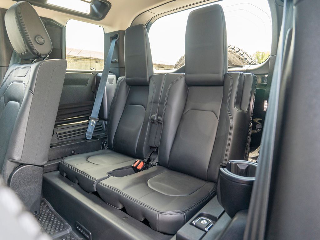 2024 Land Rover Defender 110 S photo 29