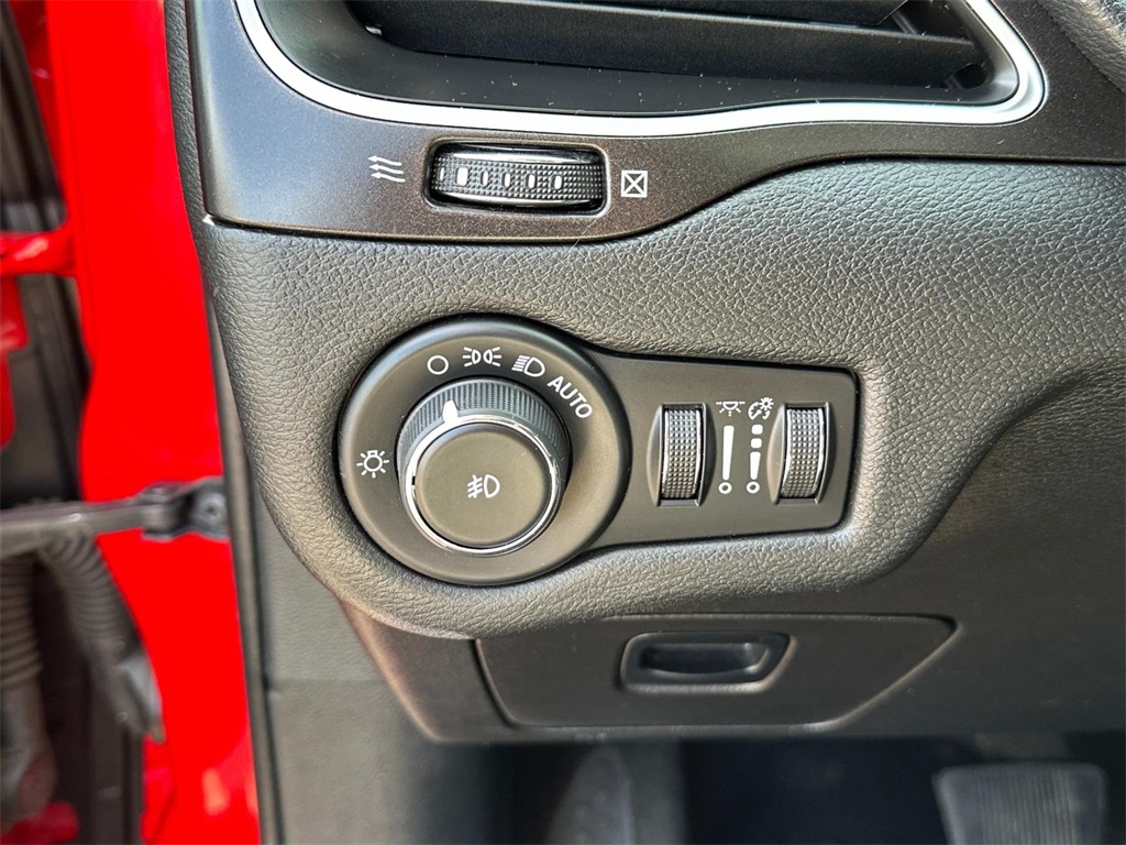 2019 Jeep Cherokee Trailhawk photo 26