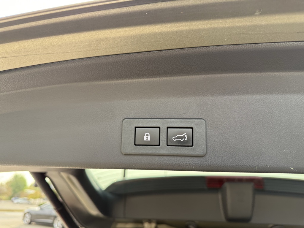 2022 Subaru Ascent Touring photo 28