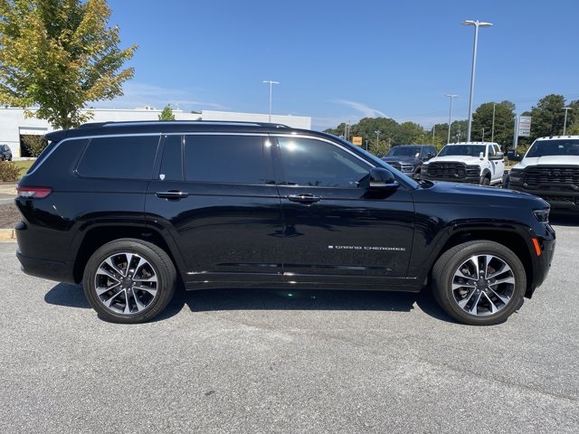 2022 Jeep Grand Cherokee Overland photo 3