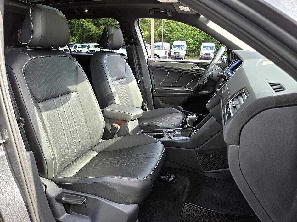 2022 Volkswagen Tiguan SE R-Line Black photo 18
