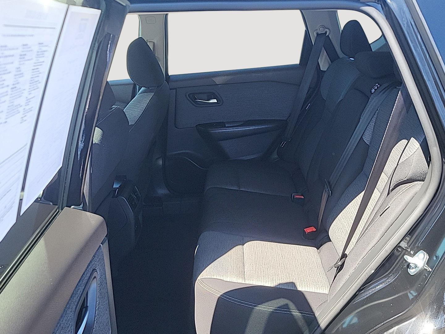 2022 Nissan Rogue SV photo 15