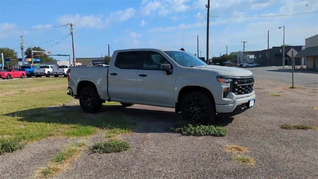 2026 Chevrolet Silverado 1500 Custom photo 2