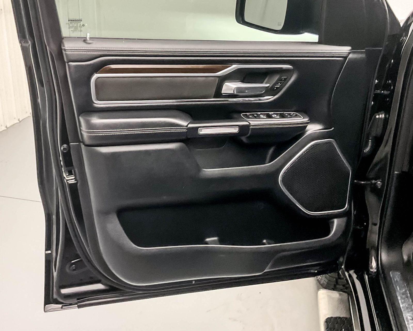 2021 Ram 1500 Laramie photo 9