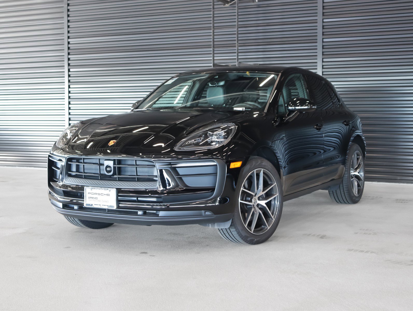 2025 Porsche Macan's photo