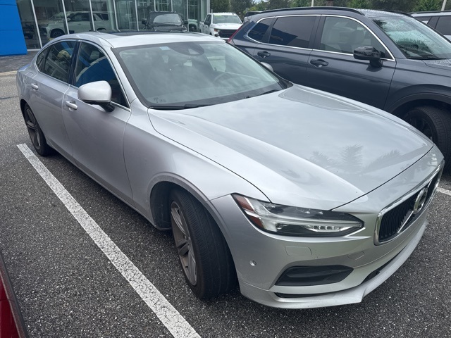 Used 2018 Silver Volvo T5 Momentum image 1
