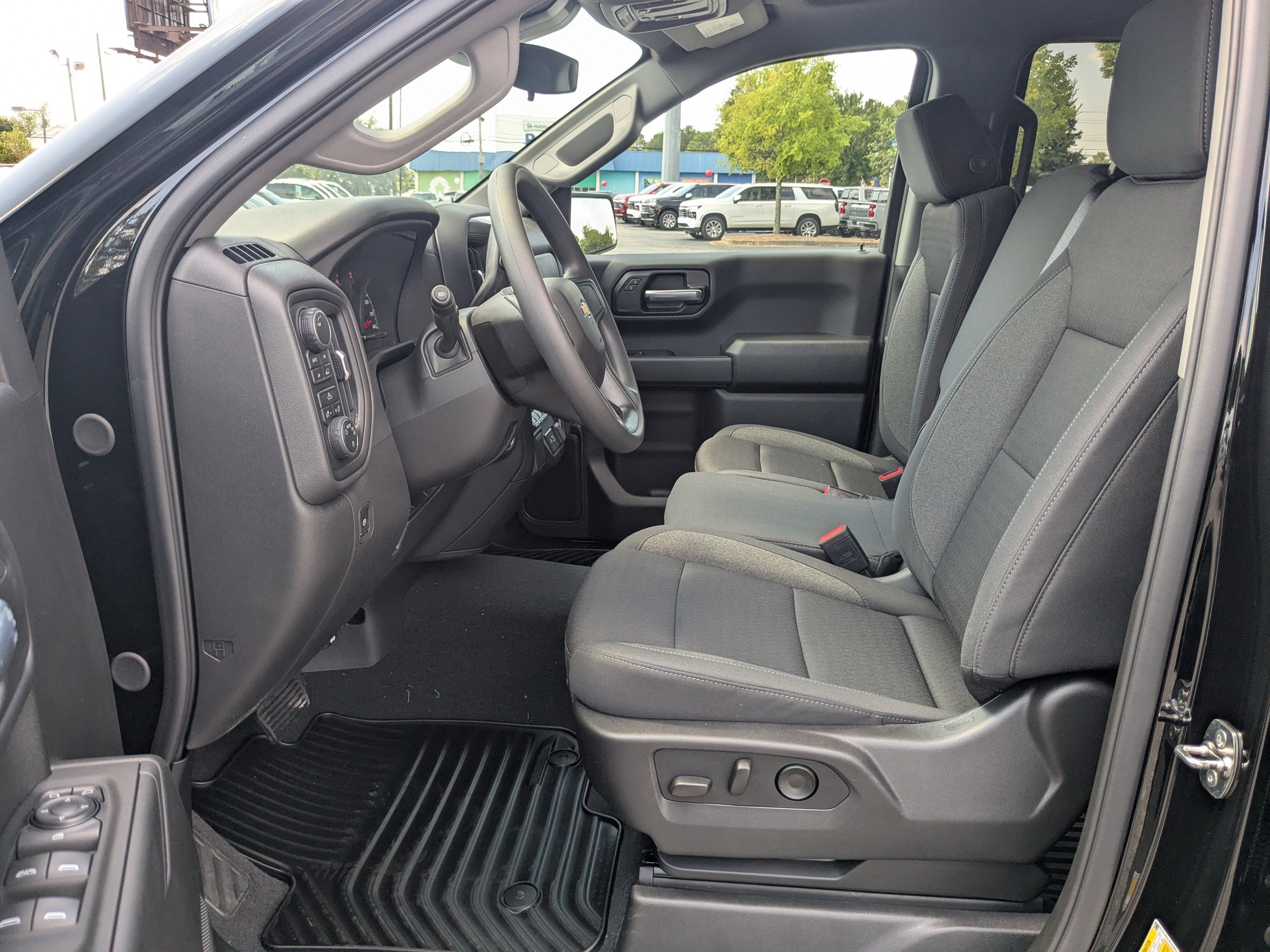 2025 Chevrolet Silverado 1500 Custom photo 19