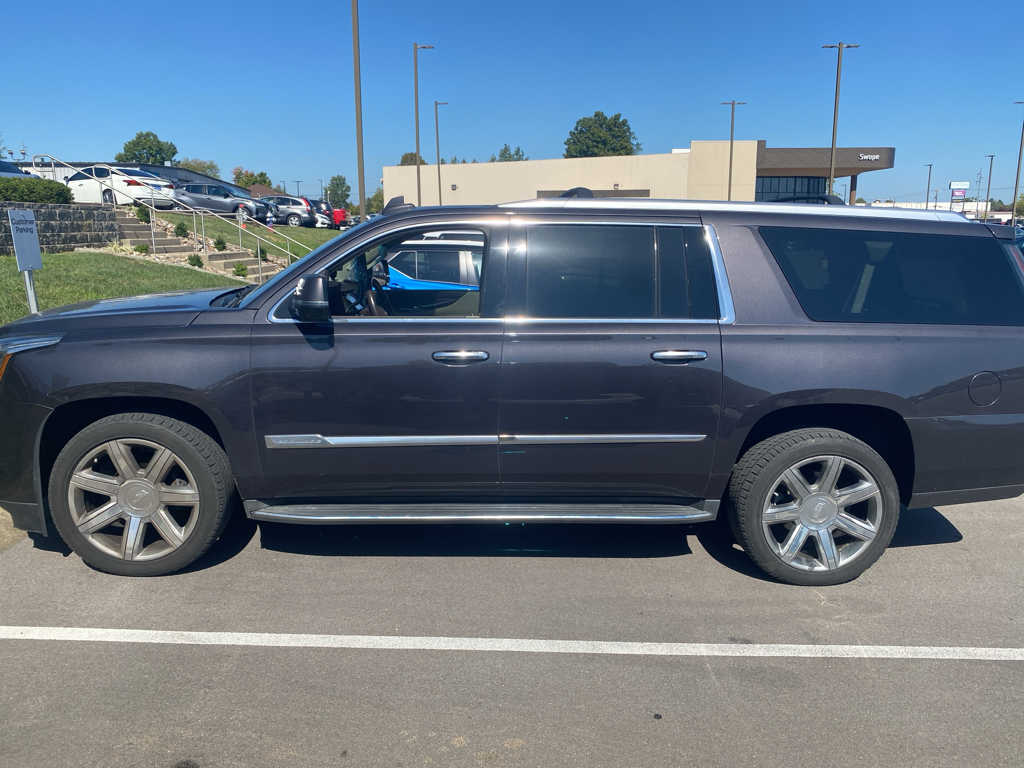 2016 Cadillac Escalade ESV Luxury photo 2