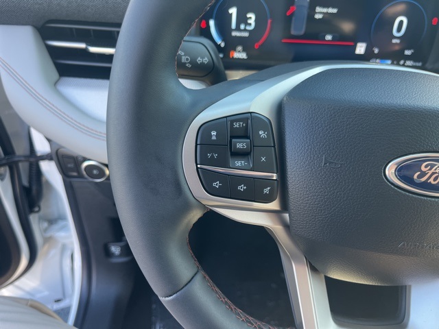 2025 Ford Explorer photo 13