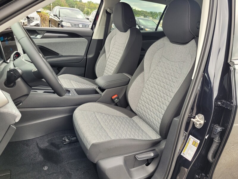 2025 Volkswagen Tiguan S photo 3