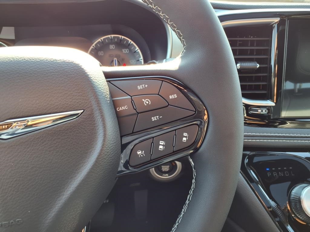2026 Chrysler Pacifica Limited photo 18